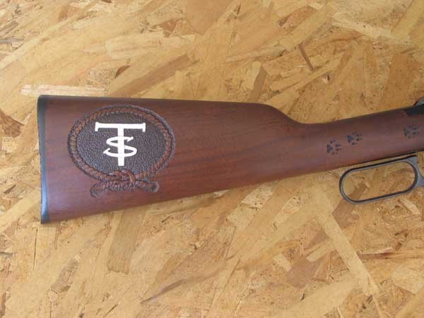 CURSO DE ENTALHE E INCRUSTAÇÃO EM CORONHAS E MADEIRAS.